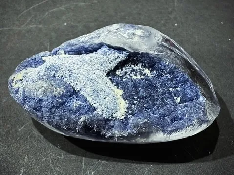 Dumortierite in Quartz