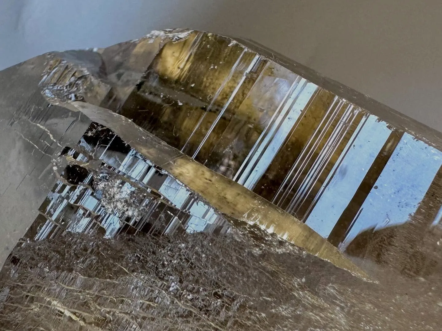 アルプス水晶 (スモーキークォーツ)