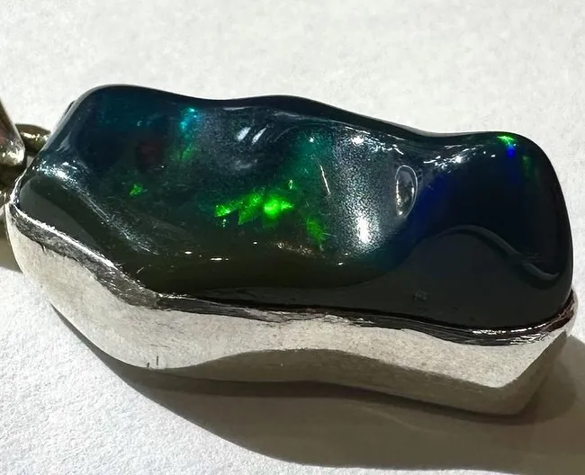 ブラックオパール