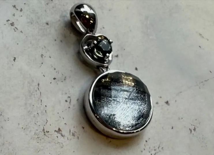 メテオライトxモルダバイト