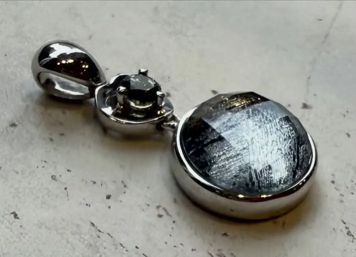 メテオライトxモルダバイト