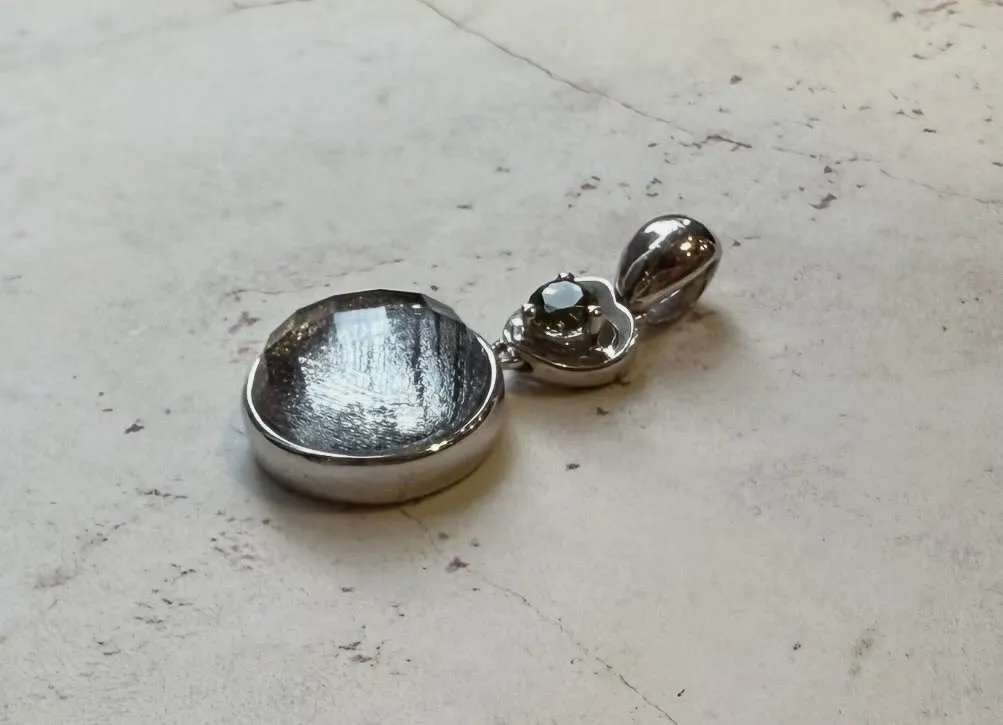 メテオライトxモルダバイト