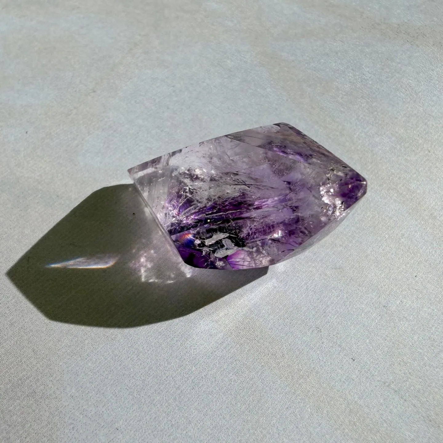 アメジストエレスチャル